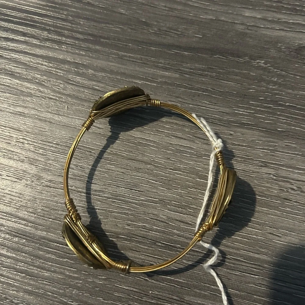 N/A elegant gold
